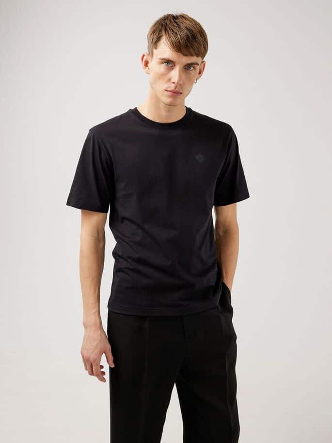 Buy J.Lindeberg Dale Logo Patch T-shirt Black - Scandinavian Fashion Store