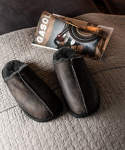 Shepherd Hugo Slippers Matt Black